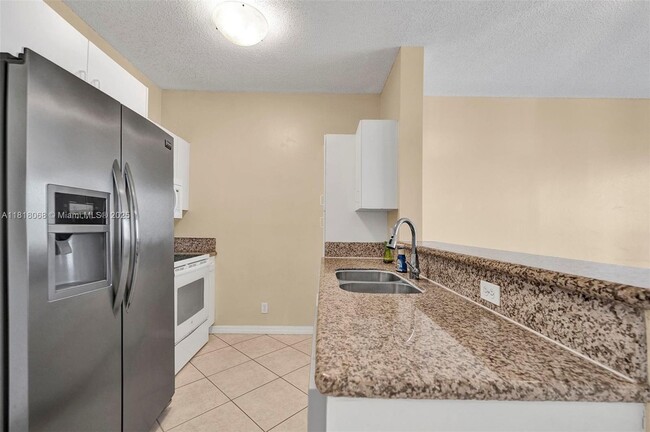 Building Photo - 3905 San Simeon Ln