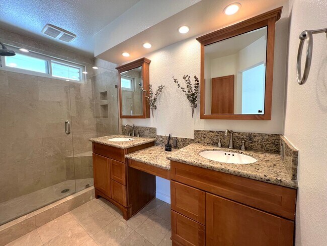 Building Photo - Beautiful Laguna Hills home located just m...