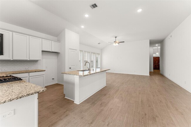 Building Photo - 570 Long Beach Bay Dr