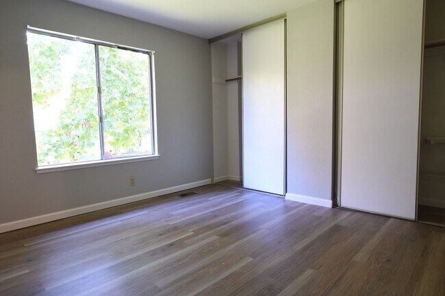 Building Photo - Remodeled and Clean 3 Bedroom 1.5 Bath Townhouse in South San Jose