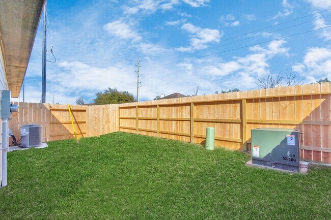 Building Photo - 7322 Coconut Bay Dr