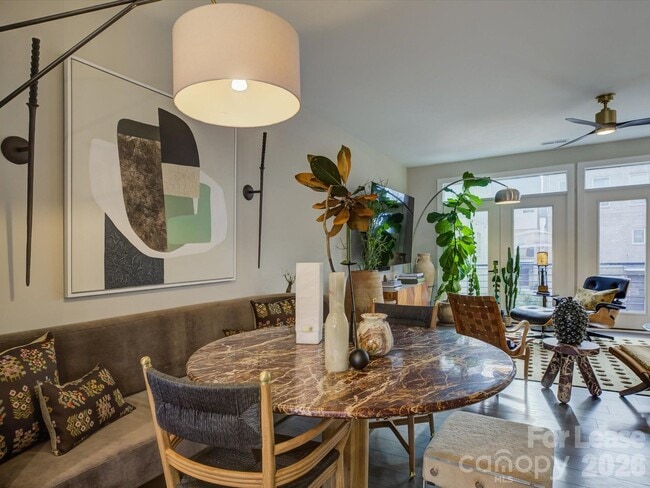 Building Photo - 11015 Stetler St