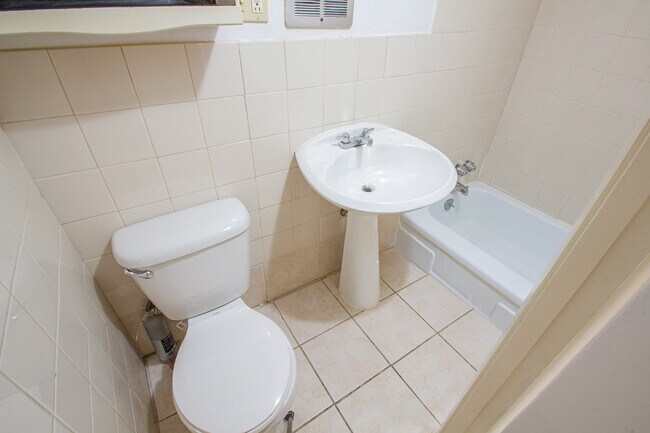 Building Photo - 618 West St