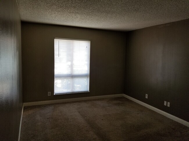 Building Photo - *HCVP considered*DOWNSTAIRS 1BD 1BA CONDO!