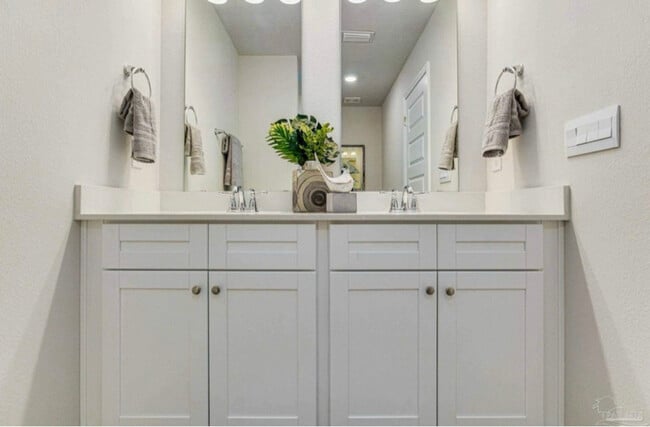 Building Photo - 4083 Pendragon Cir