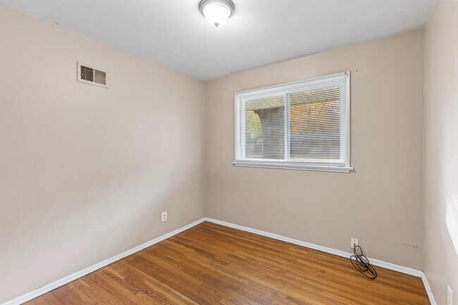 Building Photo - 1040 Bluefield Dr