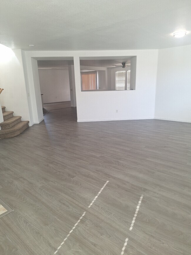 Building Photo - 304 Raptors View Ave