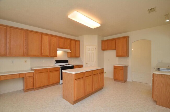 Building Photo - 19714 Fernhaven Dr