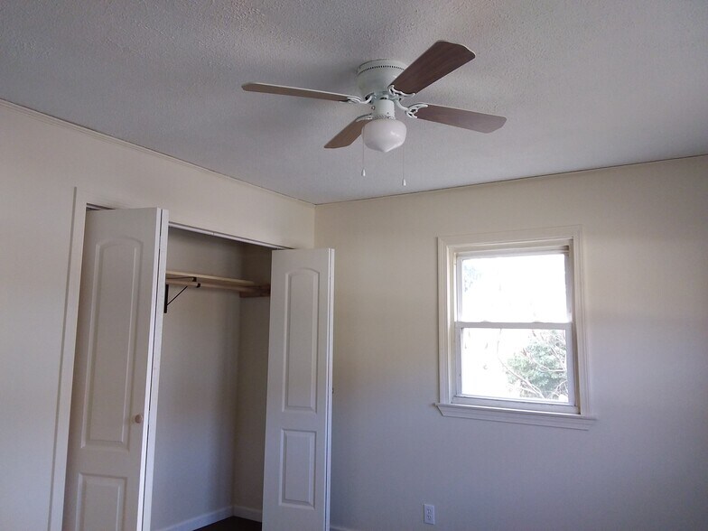 Building Photo - 58 Pennywood Ln