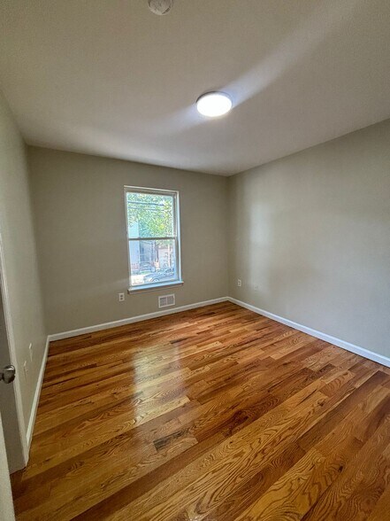 Building Photo - 509 S 19th St