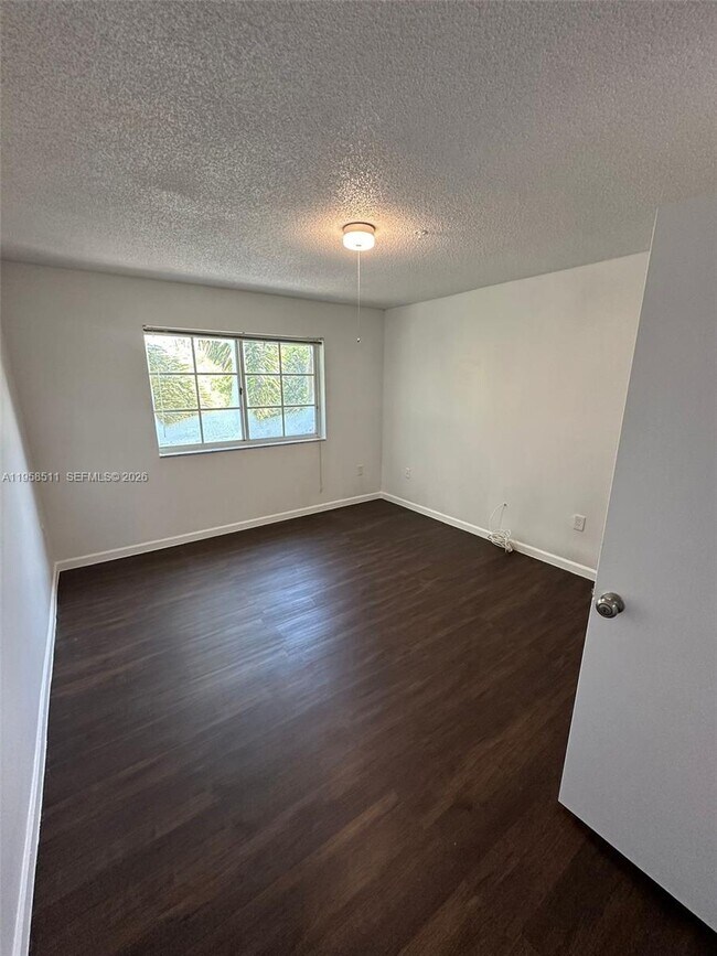 Building Photo - 4848 N State Rd 7