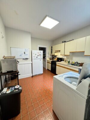 Building Photo - 104 Strathmore Rd