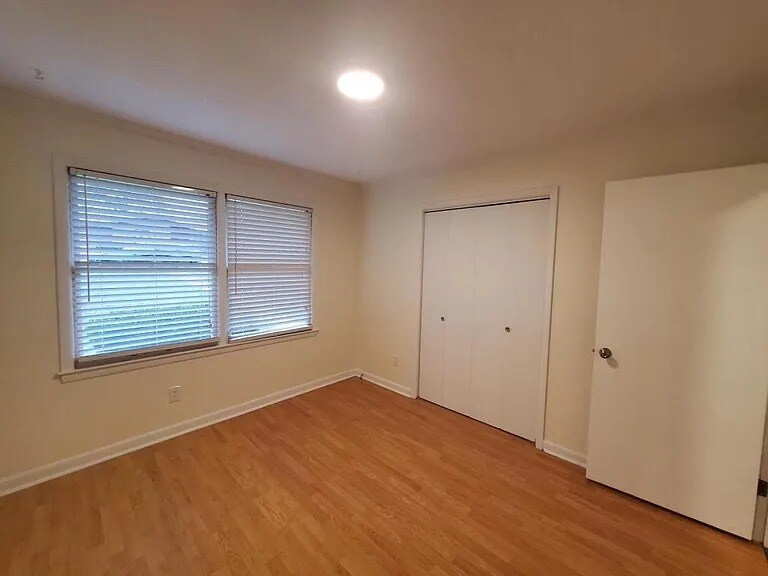 Building Photo - 504 Robin Ln