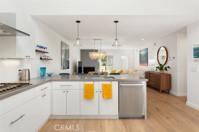 Building Photo - 607 Hilvanar