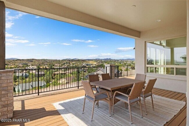 Building Photo - 1109 S Lakeview Dr