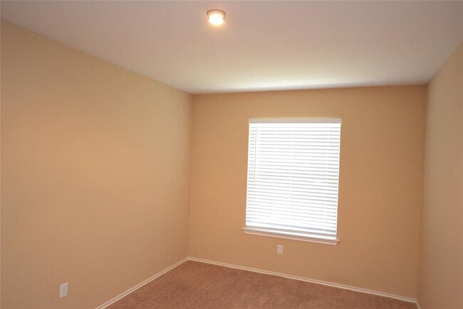Building Photo - 302 Washington Square Dr