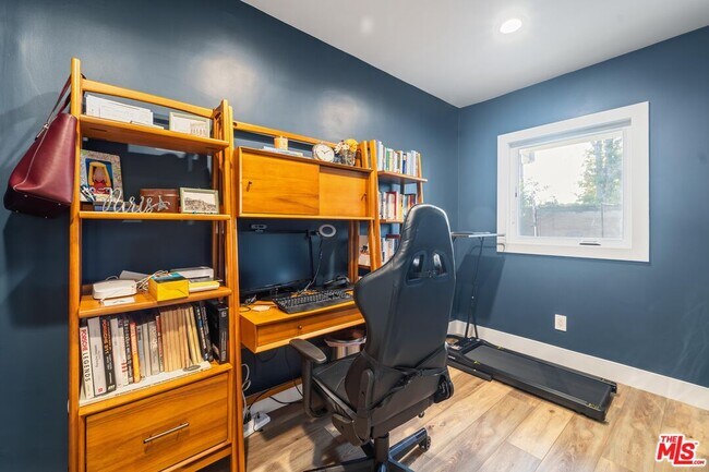 Building Photo - 4731 Deseret Dr