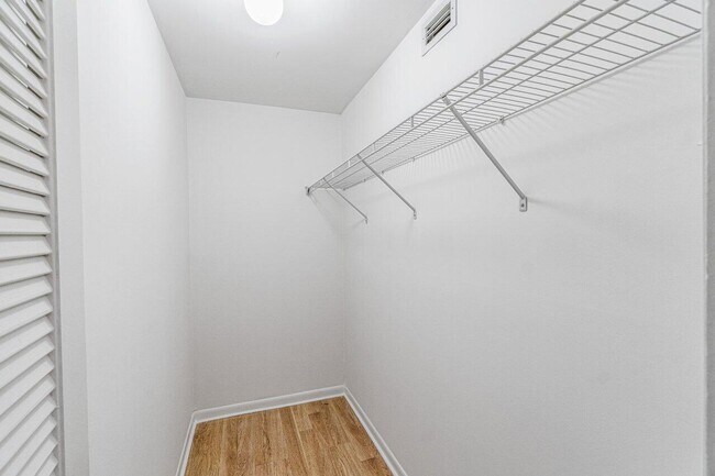 Building Photo - 641 Normandy Ln