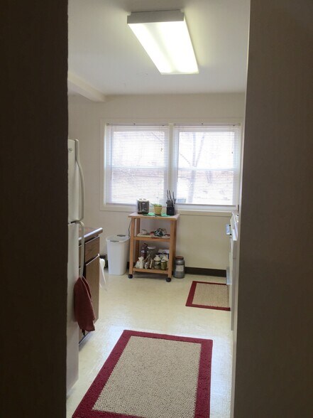 Kitchen - 1331 W 3rd St