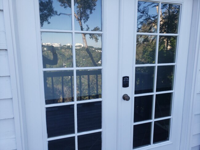 Building Photo - 960 N Tigertail Rd