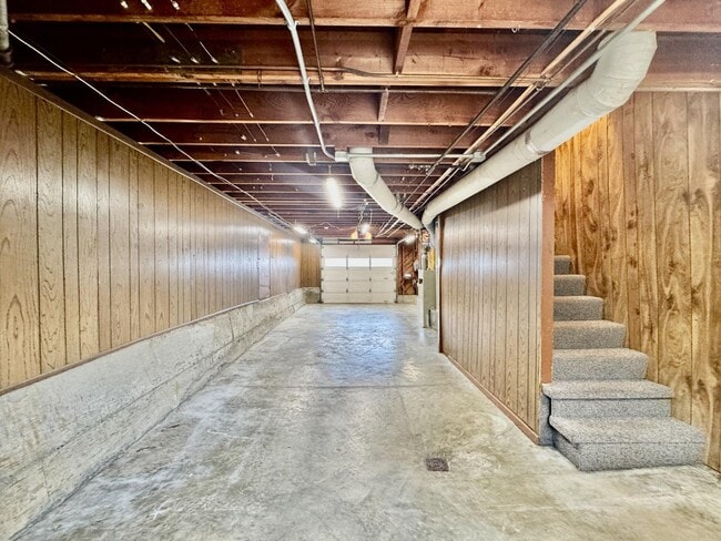 Building Photo - 31 Crestview Ave