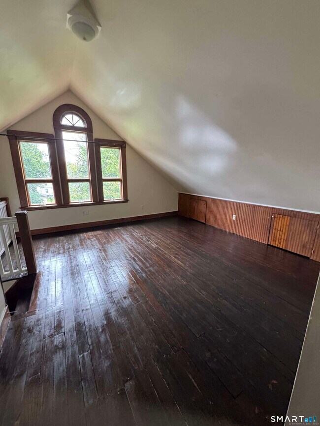 Building Photo - 868 Elm St