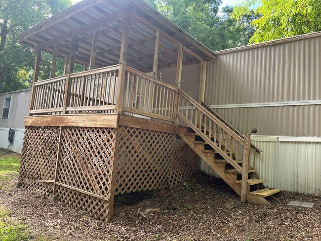 Building Photo - 1100 Stonegate Dr
