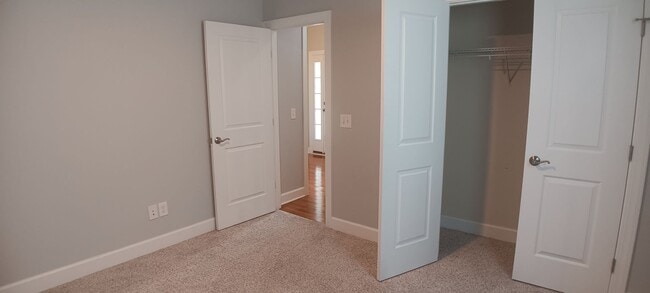 Building Photo - Heron's Landing 4 BD/ 3BTH Available May 14th