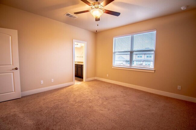 Building Photo - 347 Madison Oaks Ave