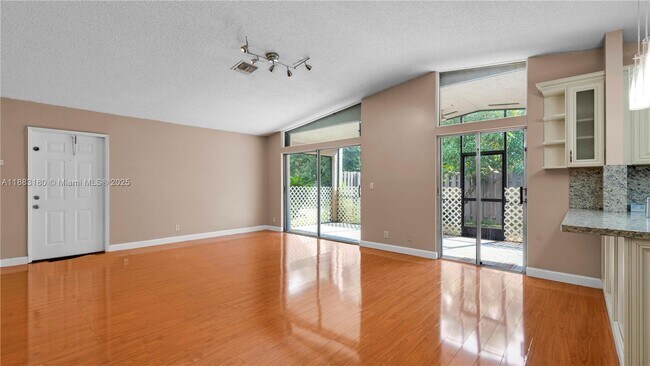Building Photo - 570 Woodgate Cir