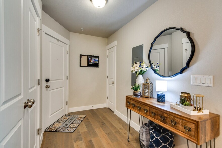 Building Photo - 4622 Hahns Peak Dr