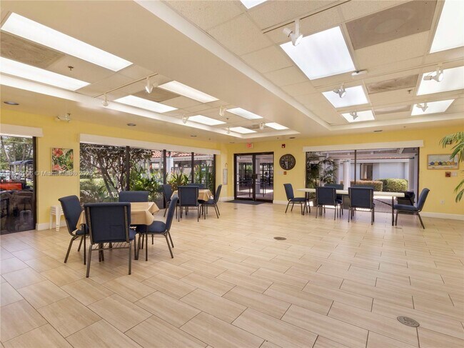 Building Photo - 2549 Egret Lake Dr