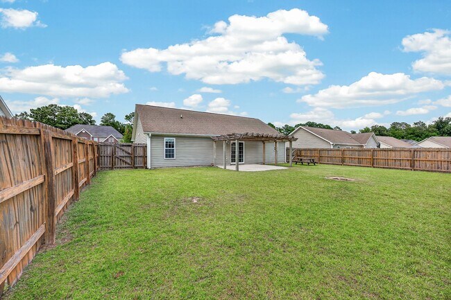 Building Photo - Relax and Unwind in This Sterling Farms Gem