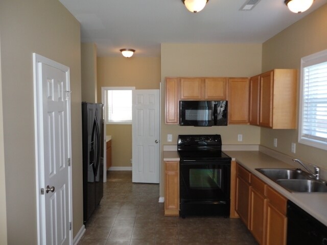 Building Photo - 1120 Rutledge Landing Dr