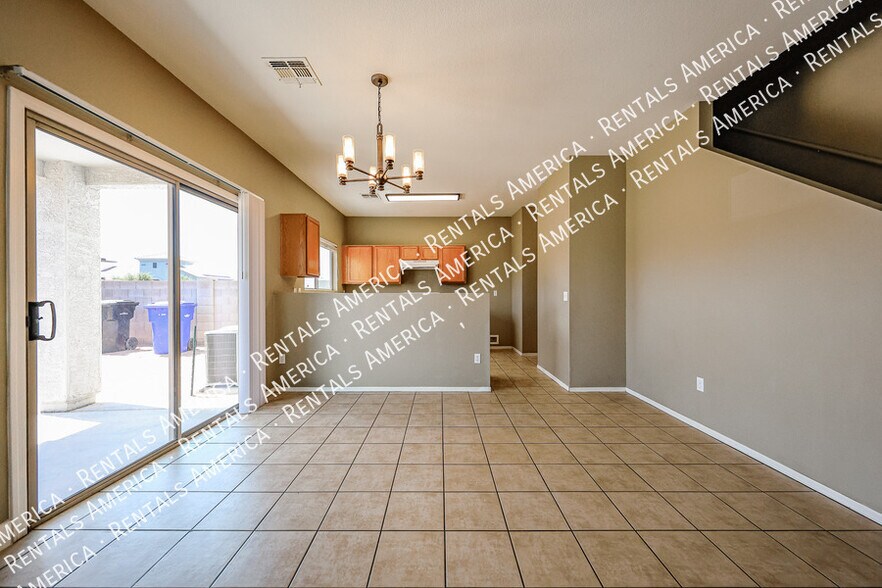 Building Photo - 1356 E Clifton Ave