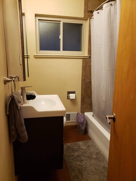 Building Photo - 4621 Elm Ct