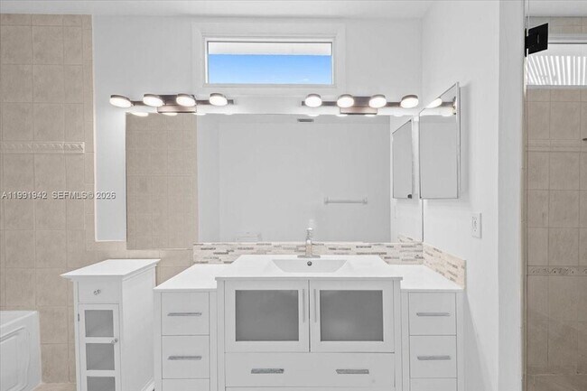 Building Photo - 2560 Bass Way