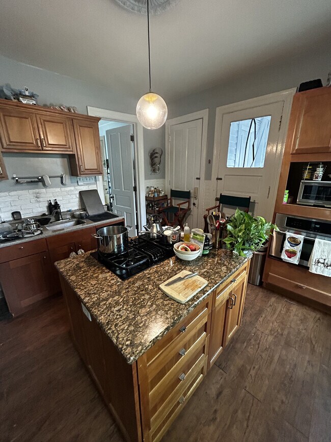 Building Photo - 1754 N Astor St