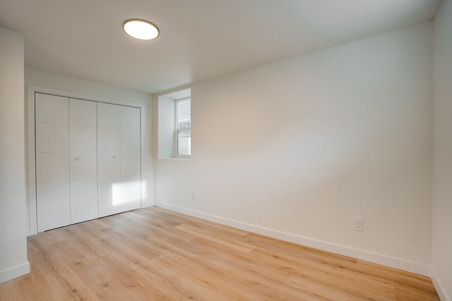 Building Photo - 2581 9th Ave W