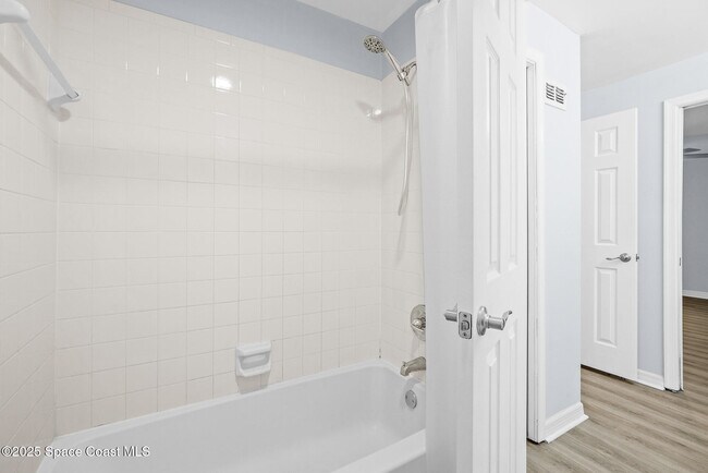 Building Photo - 8753 Live Oak Ct