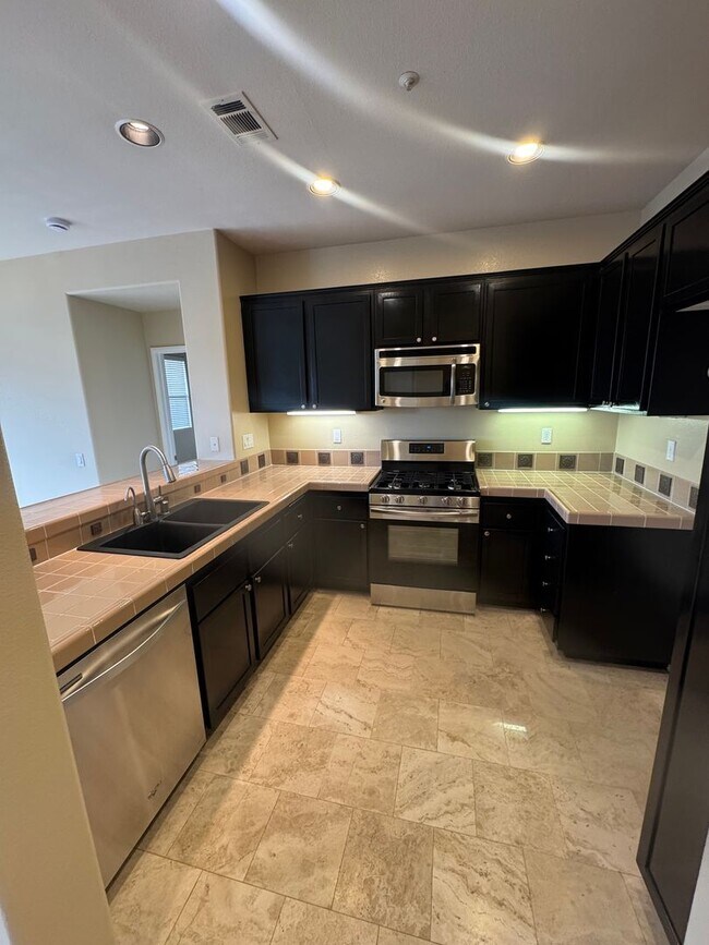 Building Photo - Beautiful 2 Bedroom/2 Bathroom + Bonus Room in Gated Community