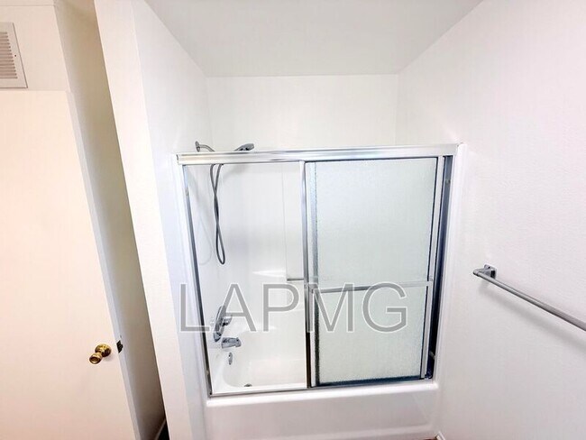 Building Photo - 207 N Mathews St