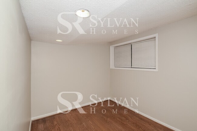 Building Photo - Luxury, Location, and Convenience, it is all HERE!