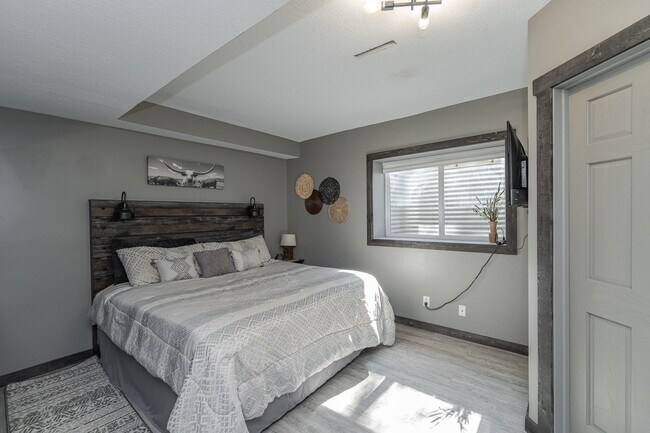Building Photo - Spacious Home With Finished Basement And 3 Car Garage