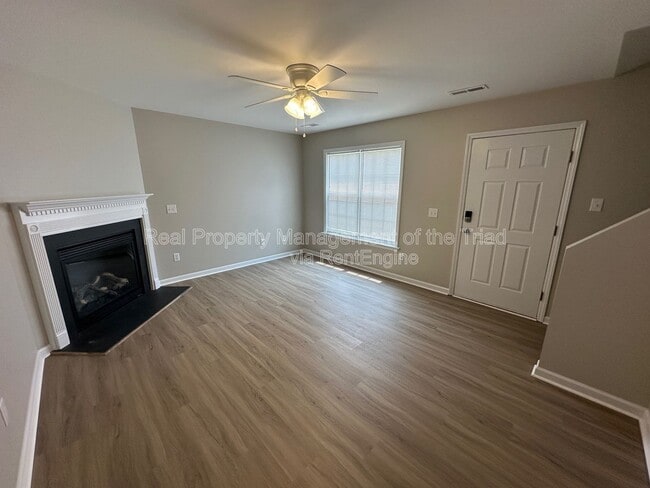 Building Photo - 225 Braeburn Dr