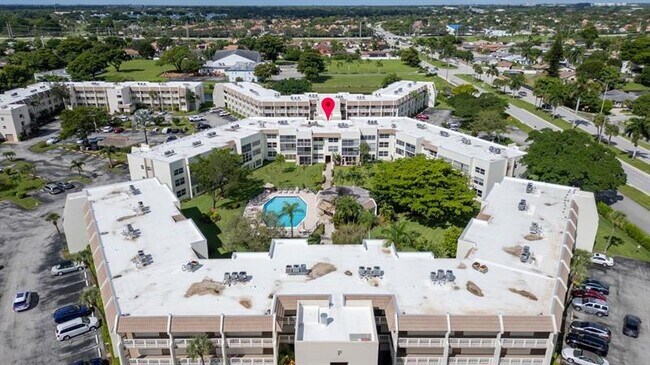 Building Photo - 6850 Royal Palm Blvd