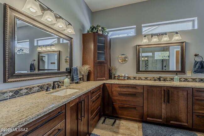 Building Photo - 65473 E Rose Ridge Dr
