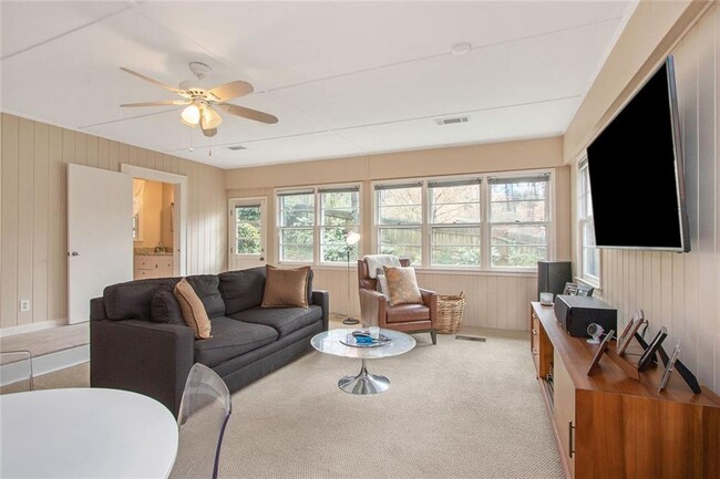 Building Photo - 3873 Land O Lakes Dr NE