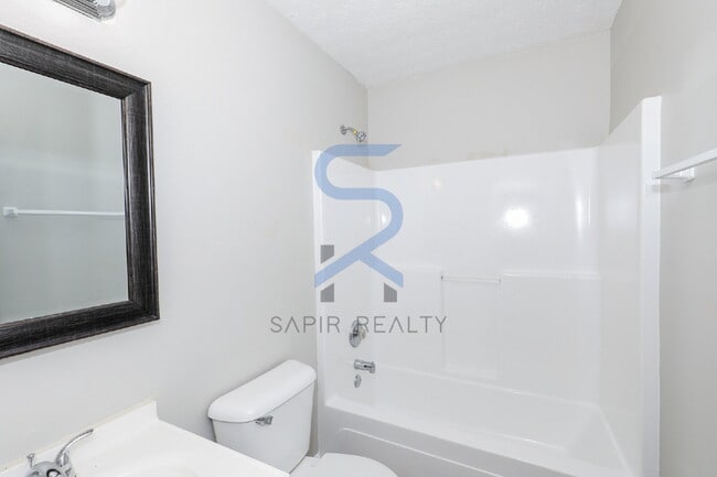 Building Photo - Move in before October 31st and get a $250...