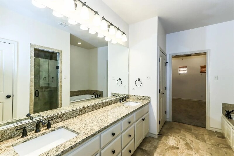 Building Photo - 5234 Kemper St